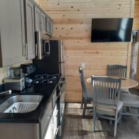 092 Star Gazing Tiny Home near Grand Canyon South Rim Sleeps 8, hotel in Valle