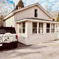 Moose Riverside Bungalow 3BR Home Old Forge NY, hotel em Old Forge