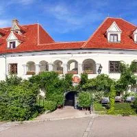 Renaissancehotel Raffelsberger Hof B&B โรงแรมในไวส์เซินเคียร์เชิน อินแดร์ วาคเอา