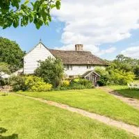 Hell Fyre 1594 by inspirestays-com, hotel in Itchingfield