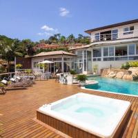 Mans&atilde;o frente Praia Ferradura por Luxury Rentals, Hotel in B&uacute;zios