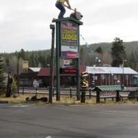 The Woodsman Country Lodge Motel, hotel in Crescent