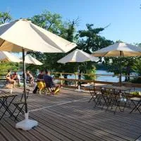 CAMPING ETANG DES BOIS, hotell i Vieilles-Maisons-sur-Joudry