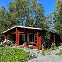 Near Kapellskär Port - A Cosy Cottage in Norrtälje, hotel a Norrtälje