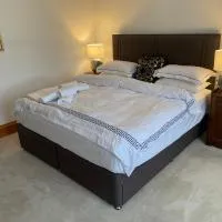 Brackfield House Super king bed ,Single Free parking wifi，Killaloo的飯店