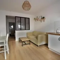 Appartement cosy à 50 m de la plage et du port, отель в городе Мез