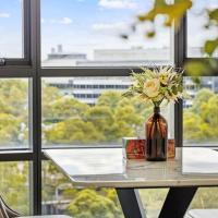 Warm and cozy 3 Bed APT, hotel in Sydney Olympic Park, Sydney