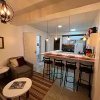 APÊ 102, 2 QUARTOS, TÉRREO | WI-FI 600MB | RESIDENCIAL JC, um lugar para ficar., hotel u gradu Carmo