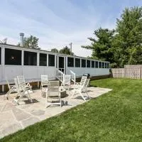 Birds of a Feather Lodge, hotel sa Bridgman