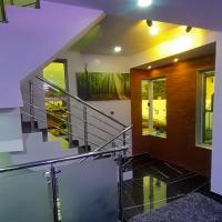 HEN - CAP SERVICED APARTMETS, hotel in Agege