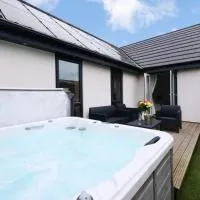 Hoxne Cottages - Sunflower Cottage with private hot tub, hotel sa York