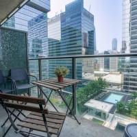 Simply Comfort Suites - One plus Den Apartment with Scotiabank Arena View, hotel in The Harbourfront, Toronto