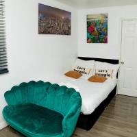 Cosy Manchester Haven for Two
