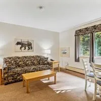 Deluxe one bedroom suite located on first floor with outdoor heated pool 11517, hotel a Killington