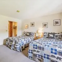 Cedarbrook Two Double bed Hotel Room with outdoor heated pool 216, hotel a Killington