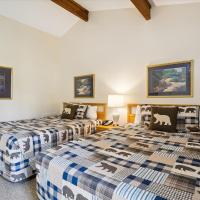 Cedarbrook Two Queen Bed Standard Hotel Room with outdoor heated pool 104, hotel en Killington