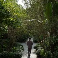 TOKI Retreat Vân Long، فندق في نينه بينه