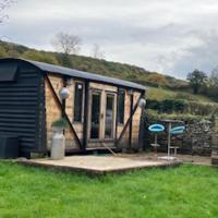 1 Bed converted Railway Wagon near Crickhowell