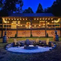 Smoky Mountains FamiLee Cabin in Wears Valley 2/2, hotel v destinaci Sevierville