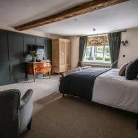 The Red Lion: East Bergholt şehrinde bir otel