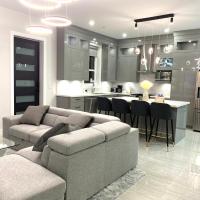 Modern and Brand new house near PNE, hotel in Hastings, Vancouver