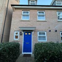 Modern TownHouse - 3 bed 2.5 bath 2 Private Gated Parking