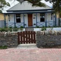 Two roomed private suite in front of cottage, hotell i Grange