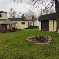 Cozy 6 bedroom home with Gameroom and Fire pit., hotel poblíž Willow Run Airport - YIP, Rawsonville