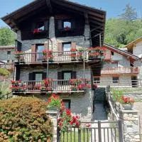 Maison Baradis - grazioso e tranquillo trilocale con vista montagne, hótel í Allein