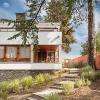Casa Maui, готель у місті Баньолас