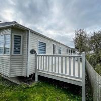 Wonderful 8 Berth Caravan At Seawick Holiday Park In Clacton-on-sea Ref 27077r