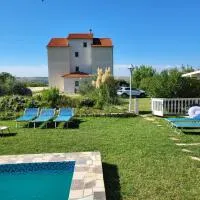 Apartmani Manuela Ljubač، فندق في لوجوباك