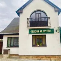 Penzion na Bystřici, hotelli kohteessa Miletín