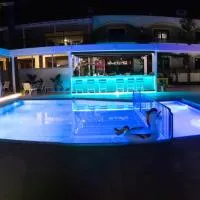 Trefon Hotel Apartments and Family Suites、プラタネスのホテル