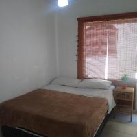 Habitación con baño y cocina compartido-Porto da Barra, hotel in Manguinhos, Búzios