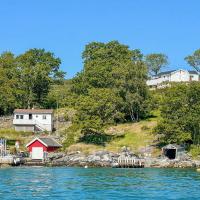 Stunning Home In Rennesy With 3 Bedrooms And Wifi, hotel di Østhusvik
