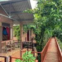 Gibbon Singing Home Stay – hotel w mieście Quan Tom