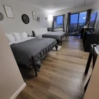 Cedar Lodge Room w/ Lake Views!, ξενοδοχείο στη Laconia