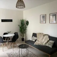 Au cœur de Saint-Denis-10 min gare 5 min tram, Hotel in Pierrefitte-sur-Seine