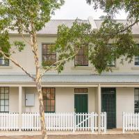 Modern Heritage Home - Stunning Bridge Views, hotell i Barangaroo i Sydney