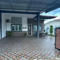 Semi-D Homestay Triang: Kampong Kerayong şehrinde bir otel