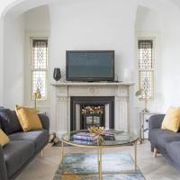 Stunning 4-Bed Property in London-Parking & Garden, hôtel à Londres (West Ealing)