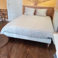 chambre chez l'habitant, axe A62, à 20 min d' ouest d'Agen, parking dans la rue gratuit, accès cuisine, convivial, ξενοδοχείο σε Port-Sainte-Marie