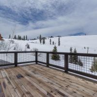 Four Seasons at Tahoe Donner - Gorgeous 4 BR Private Hot Tub- Pool Table- Amenity Access