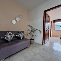 Grande departamento cerca al Shopping y con garage, hotell Santo Domingo de los Coloradoses
