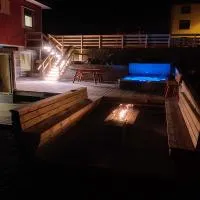 New flat with hot tub - No2, ξενοδοχείο σε Oyndarfjørður