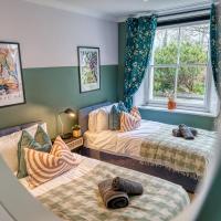 2 Bed Stunning Spacious Apt -Sleeps 6 Central Cheltenham, with Free Parking - By Blue Puffin Stays