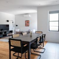 Modern Three Bedroom Brooklyn Condo-Hotel، فندق في Greenpoint، بروكلين