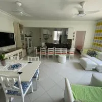 Apartamento Maré Mansa a 30 metros da praia Mansa em Caiobá com Wifi, hotel sa Caiobá