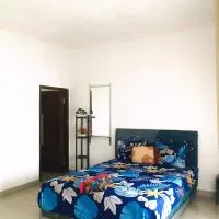 Adi Guest house, Hotel in Blongas